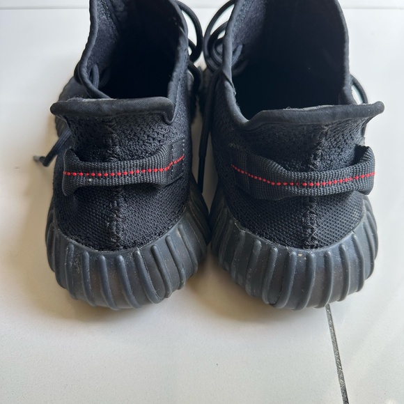 Adidas Yeezy Boost 350 V2 Low Bred Size 9.5 Mens Great Condition Black/Red - Picture 5 of 7